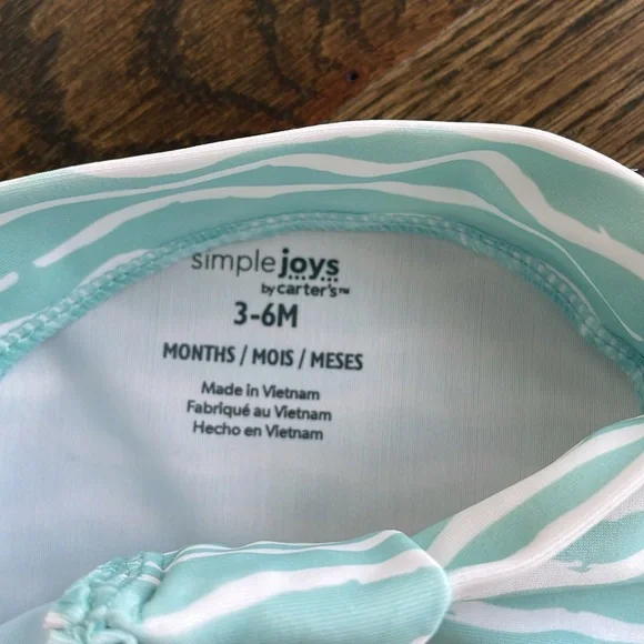 Carters Rash Guard - Picture 2 of 3